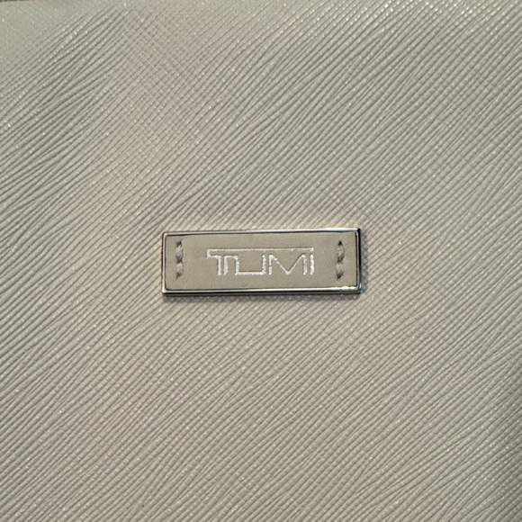 Tumi | Cream Leather Laptop Sleeve - Picture 2 of 10